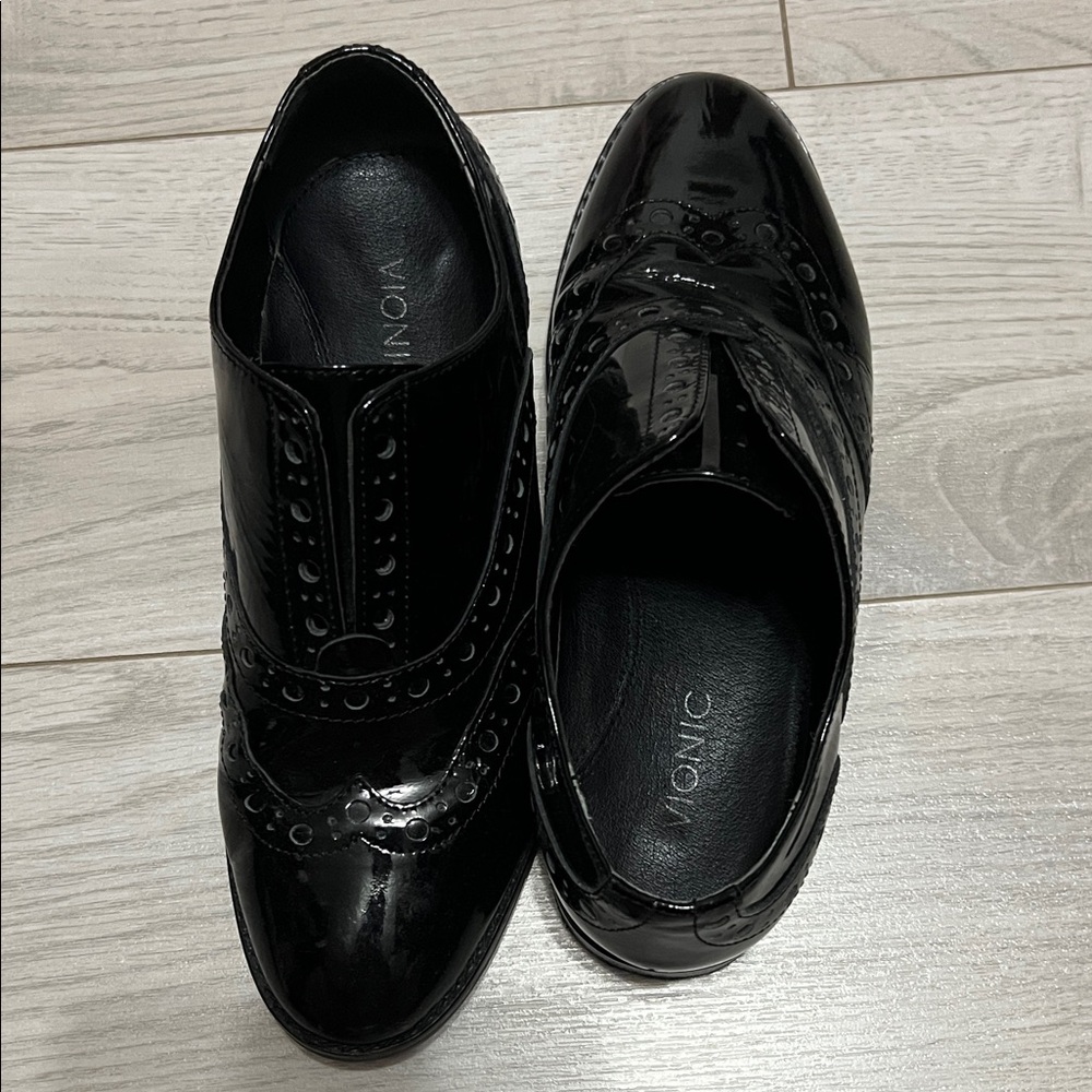 Vionic Men's Glossy Black Oxfords